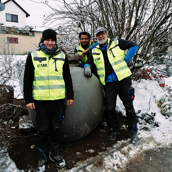 Team in vollständiger Sicherheitsausrüstung