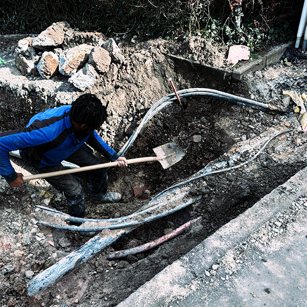 Verlegung von Schutzrohren für Glasfaser