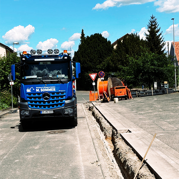 Anlieferung von Material auf der Baustelle